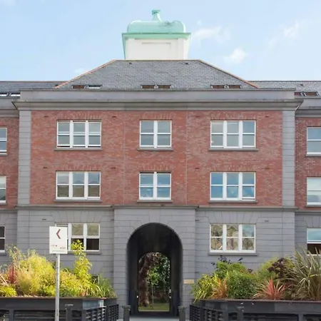 2 Bedroom By Canal Apartment Dublin